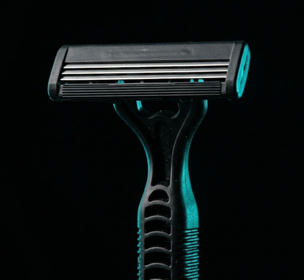 Disposable Black Razors — 1 Case (500 Razors)