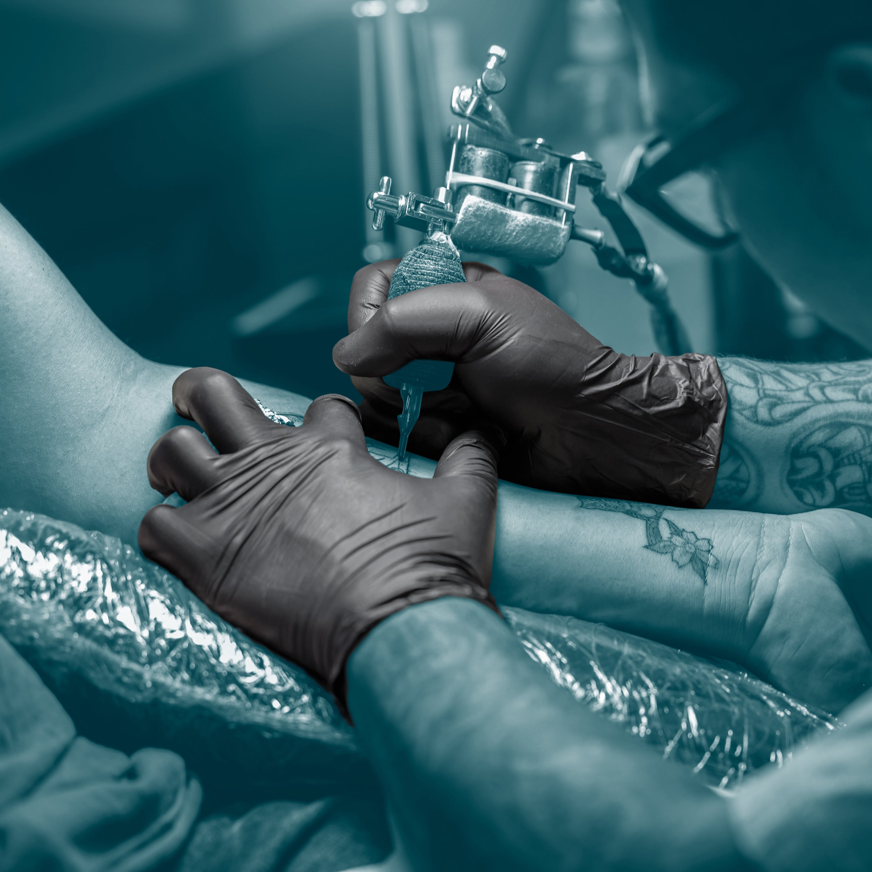 Black Pearl Latex Gloves — Heavy-Duty Textured Black Tattoo & Salon Gloves (Powder-Free)